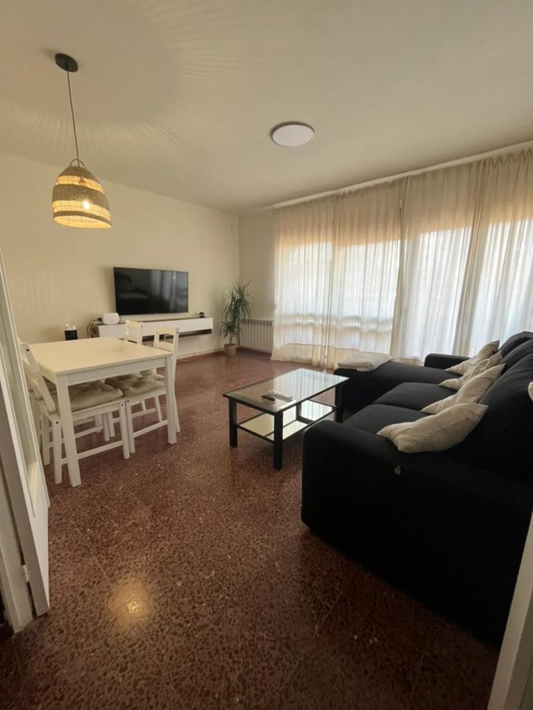 Encantador Apartamento En El Corazon De Tremp Exterior photo